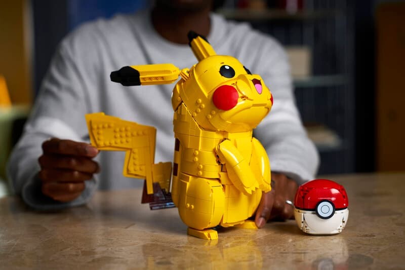 Das Pikachu-Set kommt mit einem Pokéball daher und kostet 199,99 Euro.