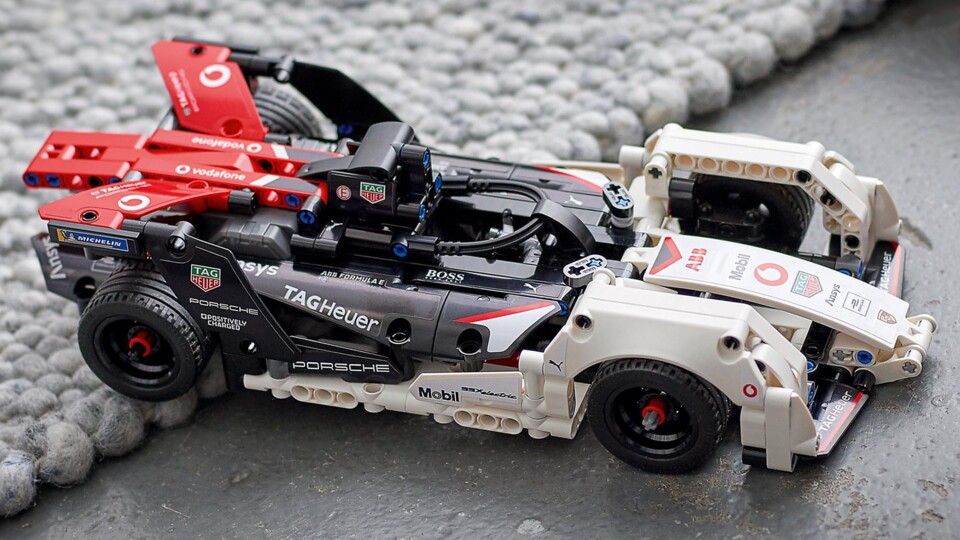 Das Cockpit des Porsche 99X Formel E Wagen ist natürlich perfekt auf eine Minifigur angepasst.