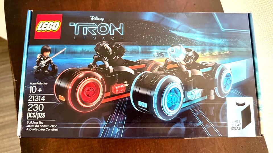 Dieses LEGO Tron-Set ist noch in perfektem Zustand. (Bild: reddit.comuserGood-Conversation585)