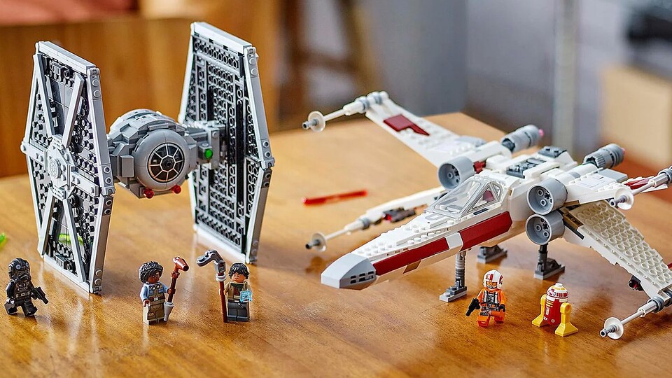 X-Wing und TIE-Fighter in einem Set, und sie sind sogar modular.