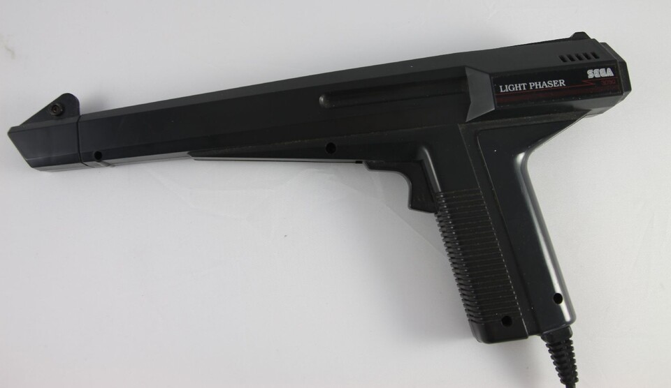 Auch der NES-Konkurrent Master System bekommt eine offizielle Lichtpistole: den Light Phaser.