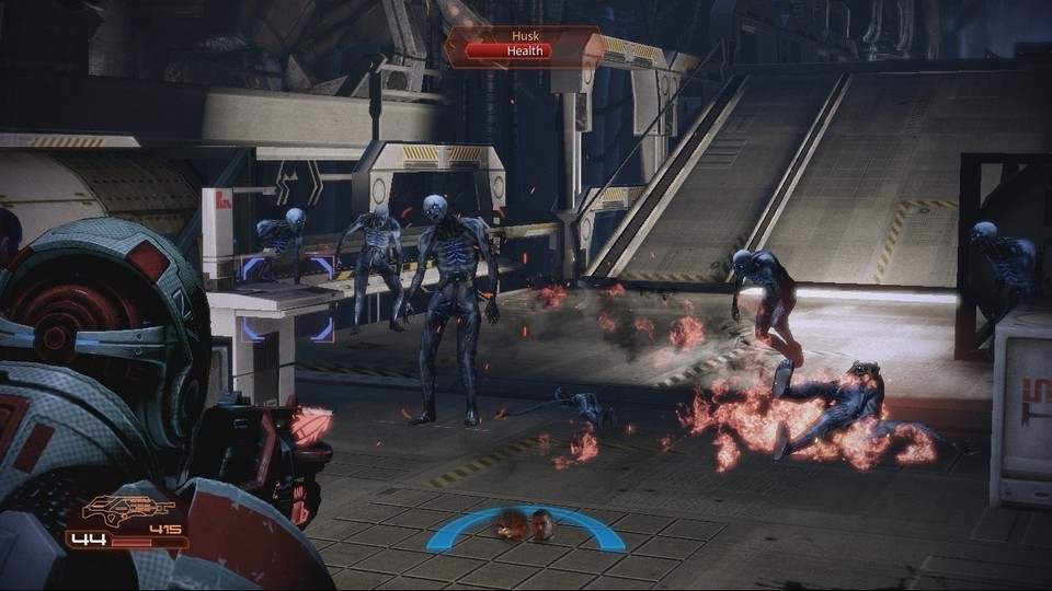 Mass Effect 2: Die Zombie-ähnlichen Husks greifen euch stets im Rudel an – da helfen nur ein schneller Ballerfinger und präzises Zielen.