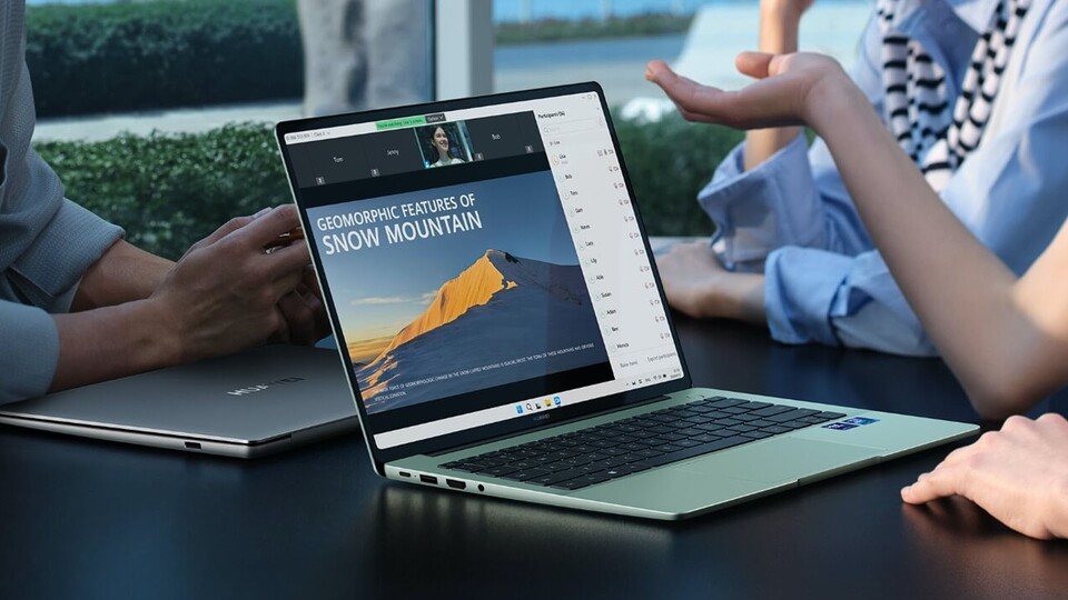 Huawei bietet das Gerät nicht nur im typischen Standard-Grau an, sondern auch in einem matten Grün. Klingt auf dem Papier vielleicht gewagt, sieht in echt aber ziemlich edel aus.