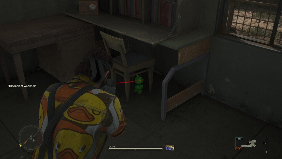 Innerhalb des Gebäudes unter dem Stuhl befindet sich das Collectible.