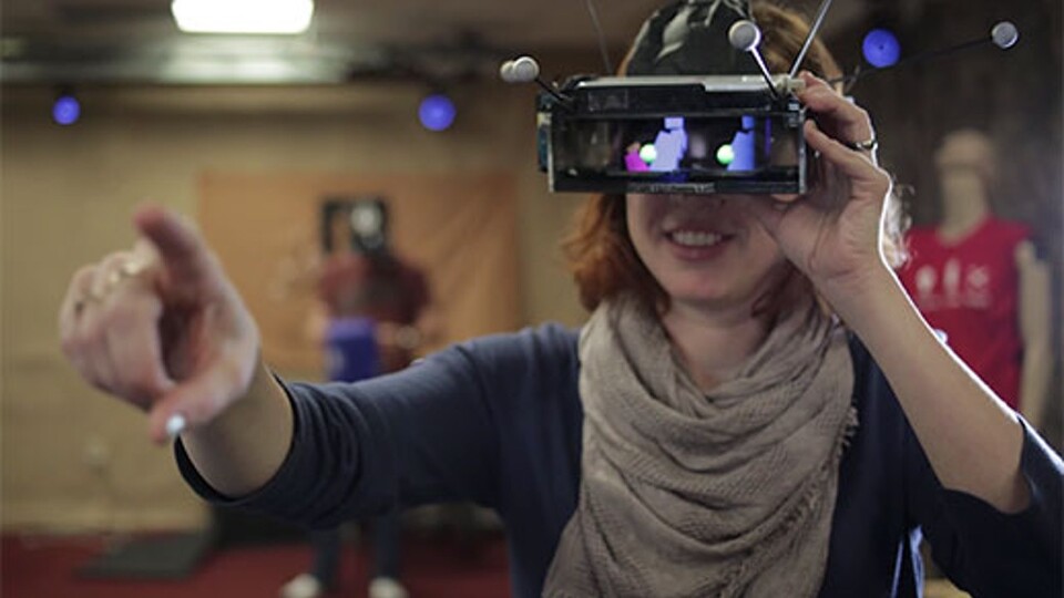 In einem eigens dafür eingerichteten Labor arbeitet Microsoft bereits an Multiuser-VR. Bildrechte: Jaron Lanier und jjn1