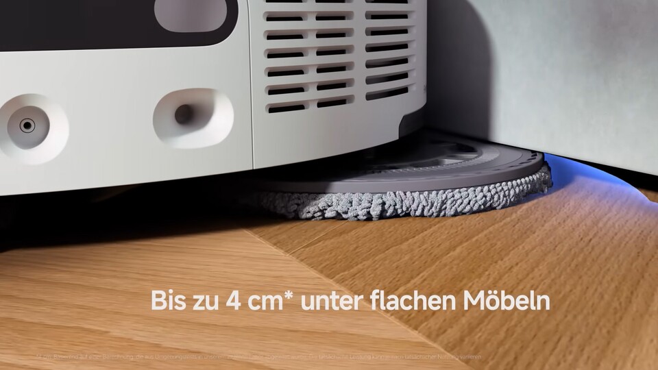 Der P50 kann mit dem Wischmopp sogar bis zu 4cm unter flache Möbel wischen!