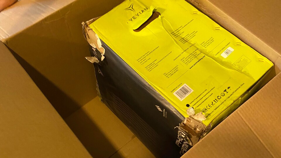 Of course, this is not how a new gaming PC should arrive with us (Image: reddit.comuserThegodfather424).