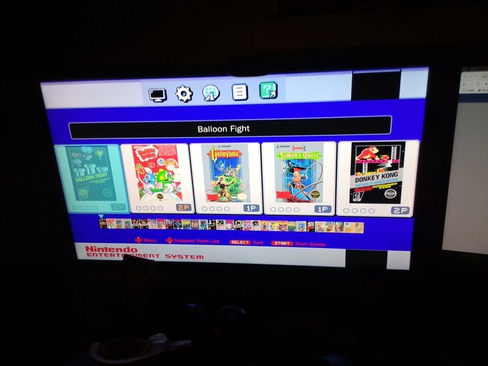 Mehr Spiele auf einem Blick und andere Schriftarten verraten das falsche NES Mini-Menü.