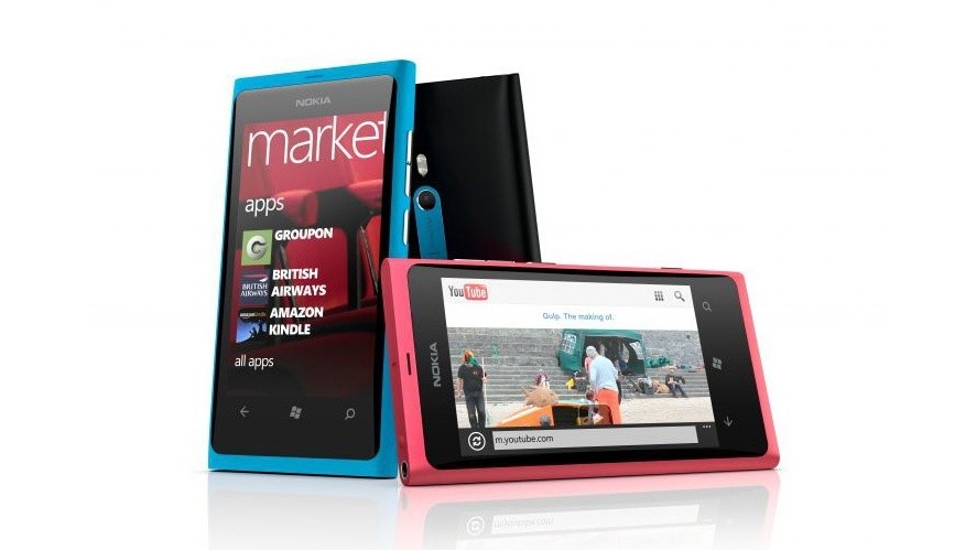 Das gelungene Design des Lumia 800 entspricht dem des N9, dem ersten und wahrscheinlich auch letztem Nokia-Smartphone, auf dem das Linux-Betriebssystem Meego läuft.