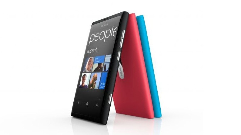 Nokia verkauft das Lumia 800 in Schwarz, Rot und Blau.