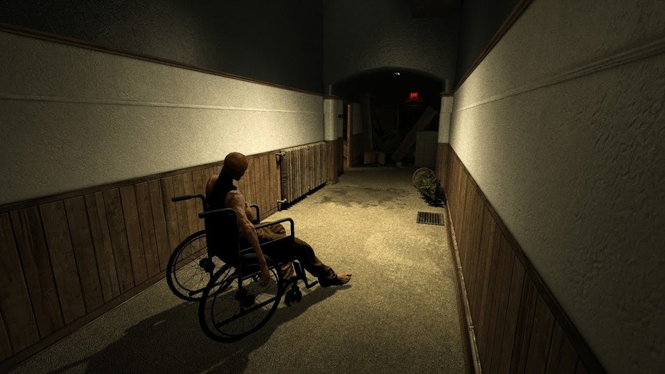Der Rollstuhl ist in Outlast Teil des Horrorkabinetts.