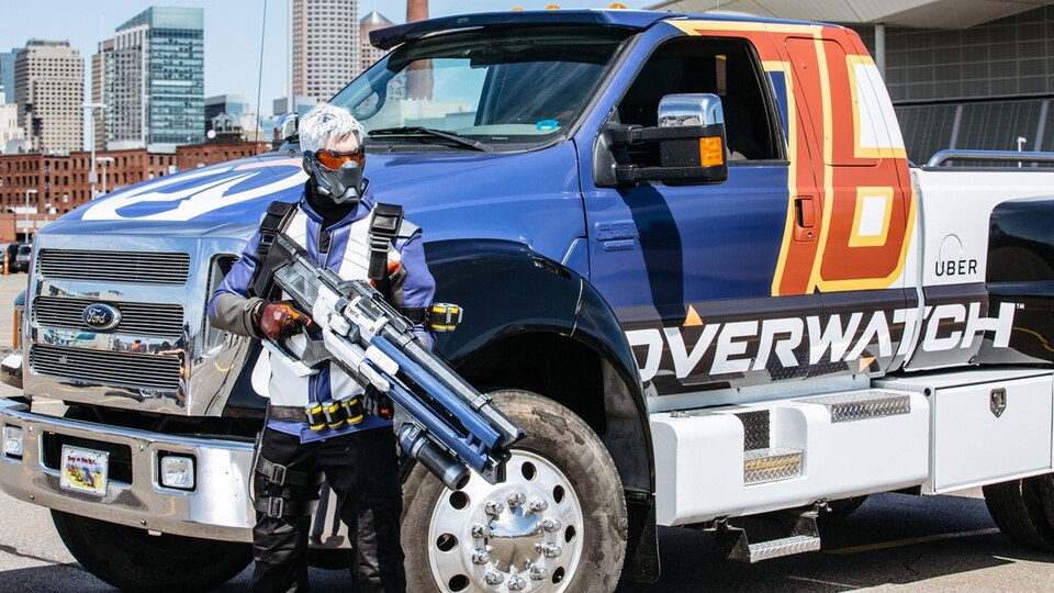 Dieser Promo-Truck für Overwatch wurde kurz nach der PAX East in einen Verkehrsunfall verwickelt. Verletzte gab es zum Glück keine.