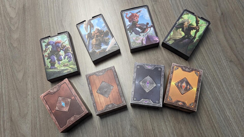 Ich liebe die wunderschönen Deckboxen einfach! So könnt ihr eure Karten ganz einfach bis zum nächsten Spieleabend verstauen!