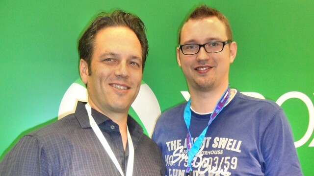 Phil Spencer mit GamePro-Redakteur Tobias Veltin