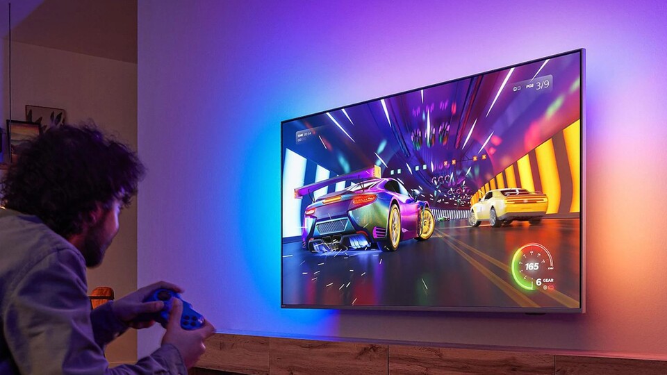 Die Philips 4K-Fernseher machen auch beim Gaming eine gute Figur, gerade mit aktiviertem Ambilight.