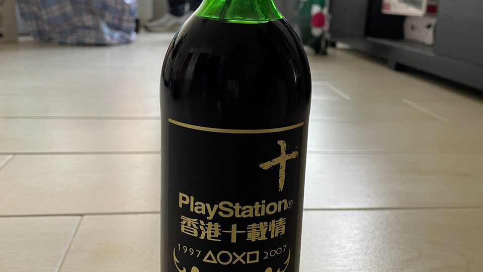 So sieht die entdeckte Flasche PlayStation-Wein (Quelle: reddit.comuserTJBurger) aus.