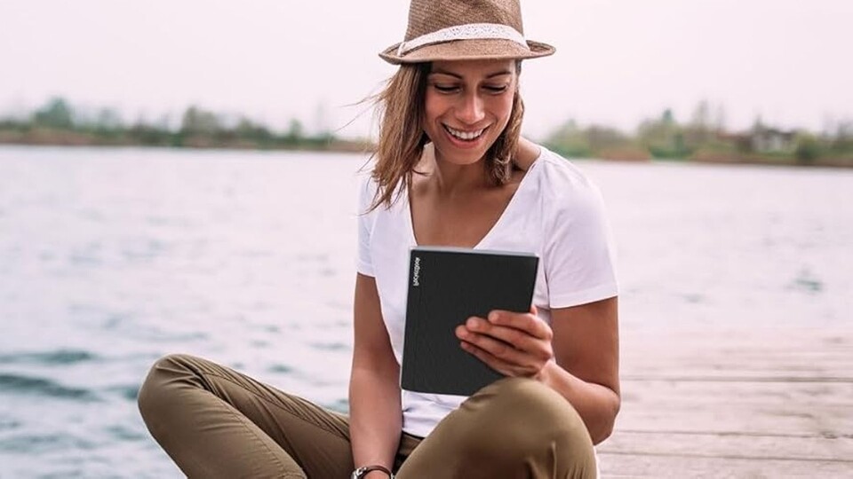 Besonders für den Urlaub eignen sich E-Reader besser als gedruckte Bücher.