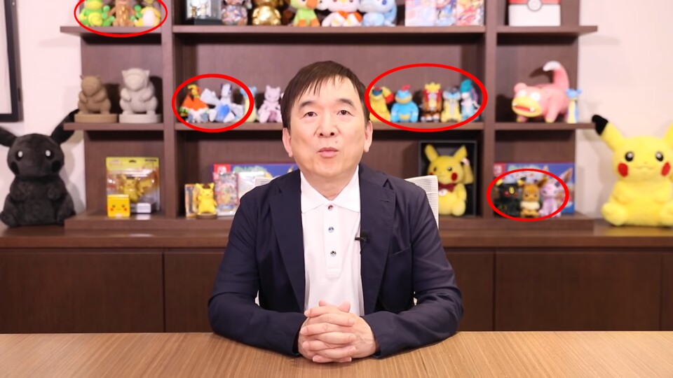 Während des Streams lassen sich in dem Büro des Pokémon Company-CEOs einige Plüschtiere aus Gen 2 erkennen.