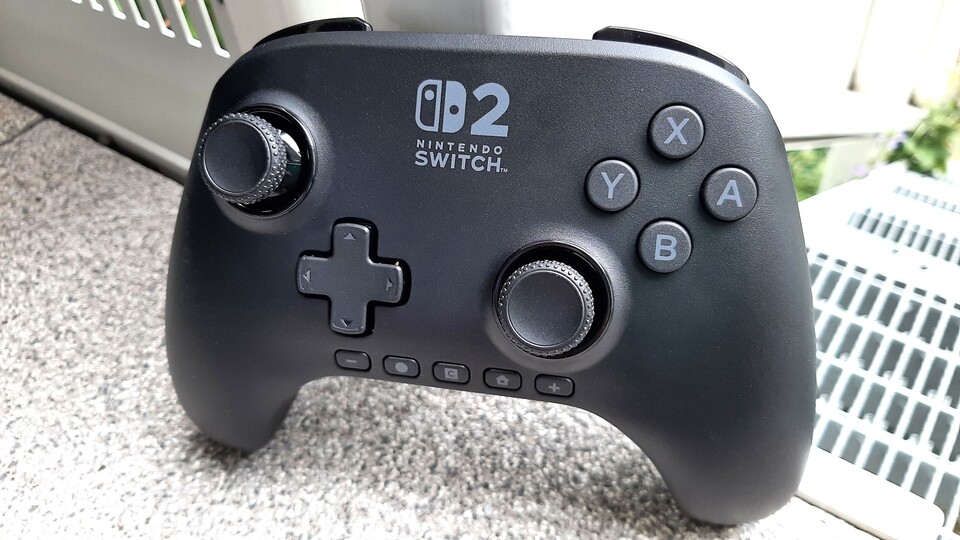 Der PowerA Advantage kann in Online-Spielen zum Chatten genutzt werden, hat aber auch ein paar nervige Schwächen.