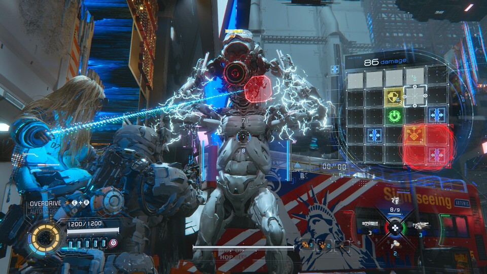 Während ihr rechts ein Hacking-Minispiel löst, müsst ihr zugleich angreifen und ausweichen.