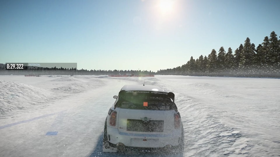 Auf einem Eissee in Schweden testen Autoherstelle ihre Flitzer – und wir unsere Fahrkünste.