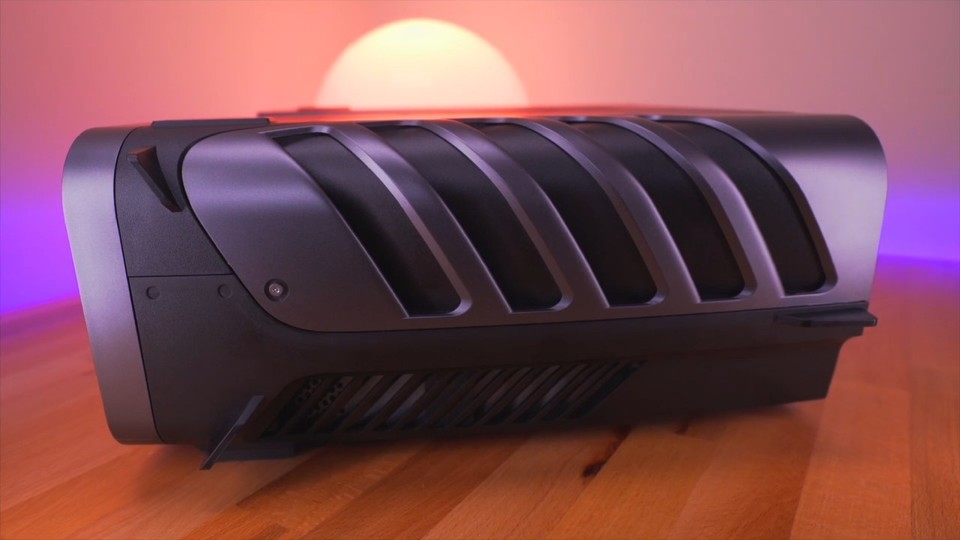 The cooling fins on the sides ensure an almost alien design.  (Image source: Macho Nacho Productions)