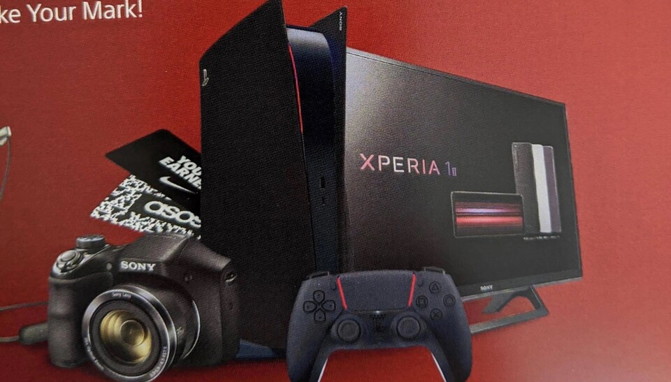 Im ResetEra-Forum postete ein User Promomaterial, das eine schwarz-rote PS5 zeigt.