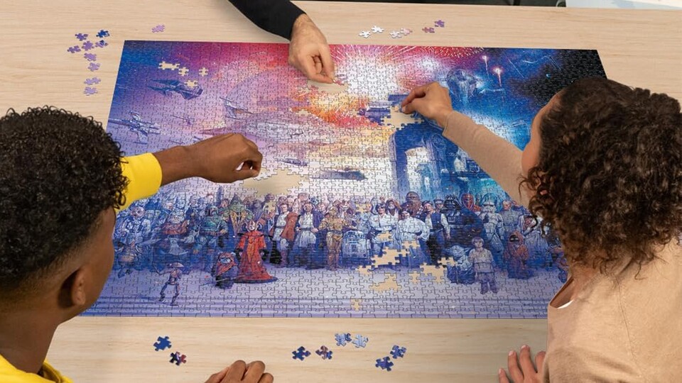 An diesem gigantischen Star Wars-Puzzle können locker mehre Personen gleichzeitig arbeiten.