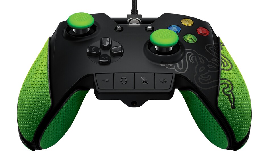 Beim Design des Wildcat-Controllers orientiert sich Razer stark am Original von Microsoft. Zum Zubehör gehören unter anderem aufklebbare, grüne Griffflächen und zusätzlichen Tasten. 