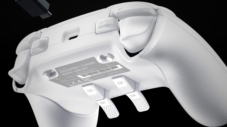 Hier seht ihr die sechs Extratasten (M1 bis M6) und die Schieberegler für die Trigger Stops, die der Xbox Controller von Razer zu bieten hat.