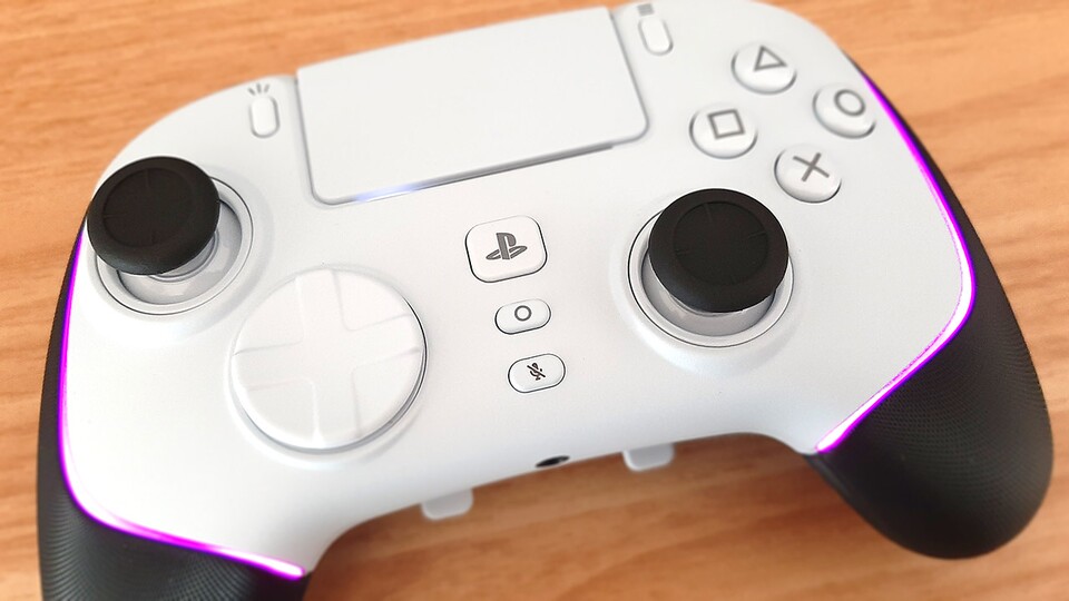 Die präzisen Buttons und das D-Pad gehören zu den größten Stärken des PS5 Pro Controllers von Razer.