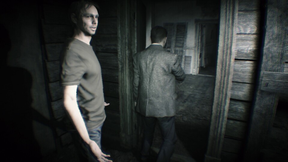 Andre beim Betreten des Baker-Hauses in Resident Evil 7.