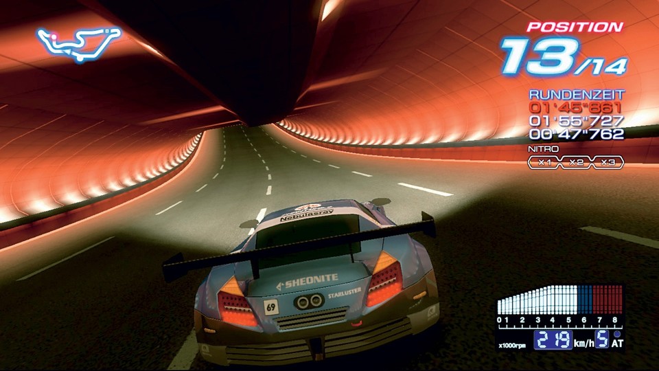 Die rote Befeuerung dieses Tunnelabschnittes sorgt erst bei hohen Geschwindigkeiten für einen guten Kick. Screen: Xbox 360