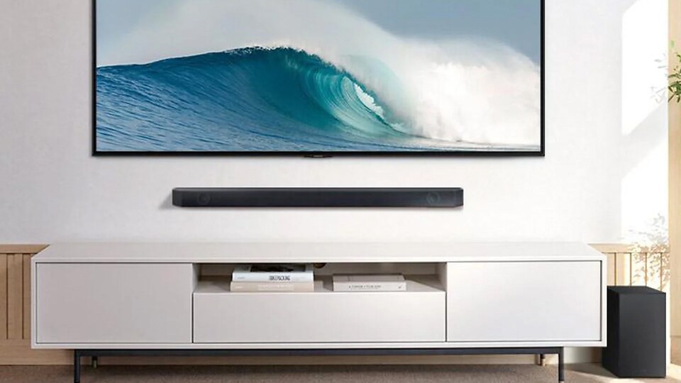Auch an der Wand macht sich die Samsung-Soundbar mehr als gut.