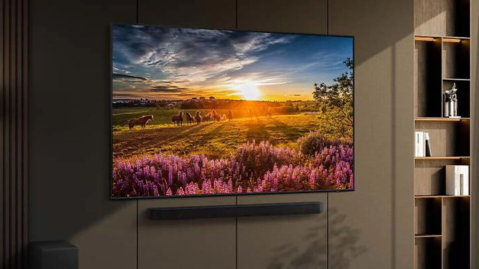 Der Samsung QLED-TV ist so hell, dass ihr auch bei großem Lichteinfall alles erkennen könnt.