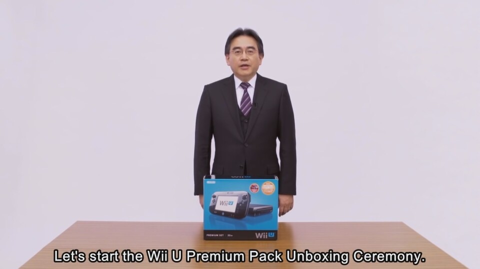 In zahlreichen Videos wendet sich Satoru Iwata mit sanfter Ironie an die Nintendo-Fangemeinde: Hier zum Beispiel bei einem Unboxing der Wii U.