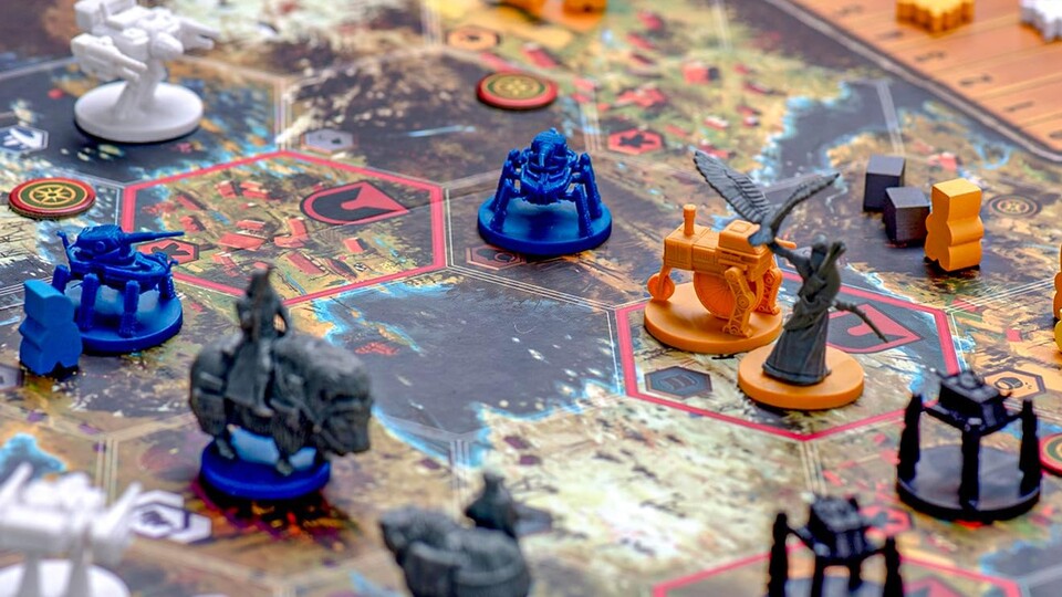 Die Mechs des Steampunk-Brettspiels haben sehr kreative Designs.
