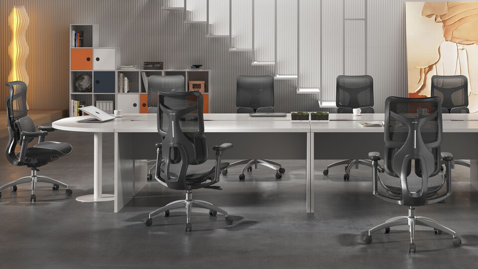 Auch in richtigen Büros machen die Stühle das Arbeiten leichter.