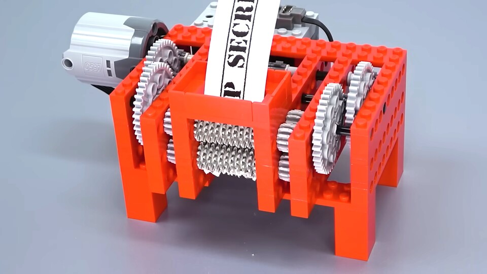 So sieht der LEGO-Schredder aus (Bild: youtube.comwatch?v=PzkriutiChE).