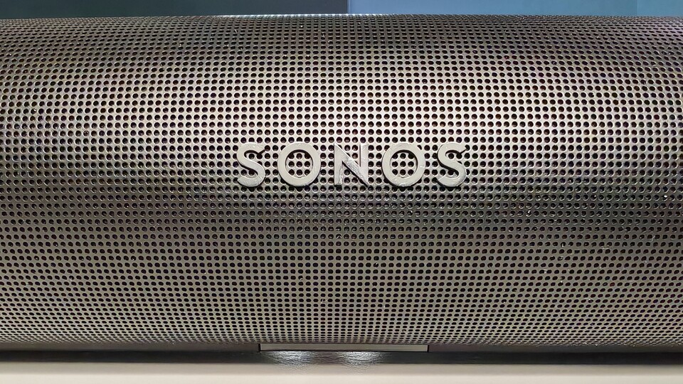 Die Sonos Arc ist kompakt und clean gehalten. So passt sie eigentlich in jeden Raum rein.