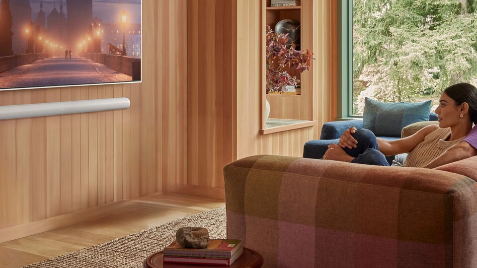Durch das schön schlichte Design passt die Soundbar in jede Einrichtung.