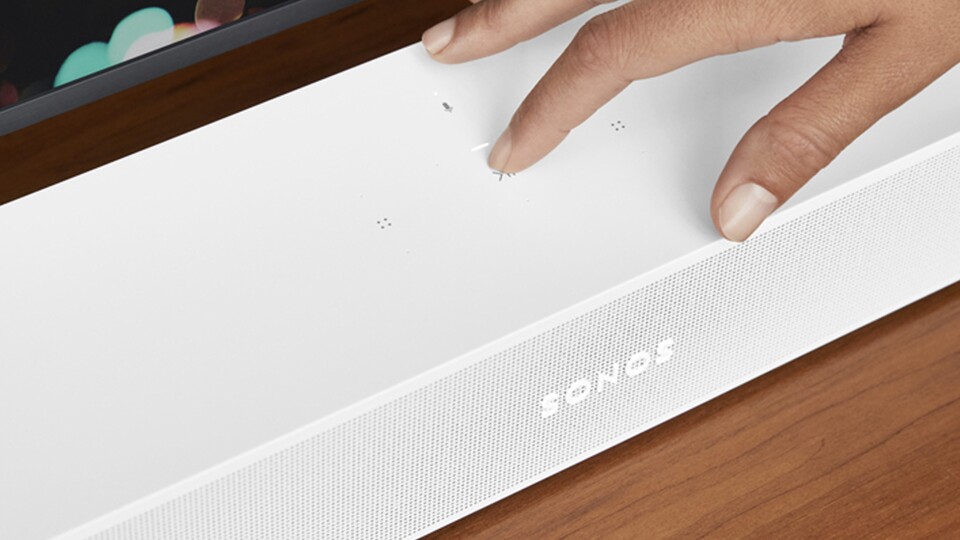 Die edle Haptik der Soundbar wird euch direkt beim Auspacken auffallen.
