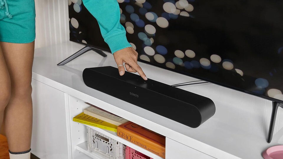 Klein, aber fein, die Sonos Ray passt unter wirklich jeden TV.