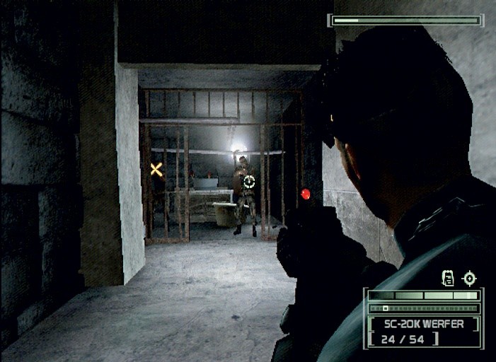 Hier wird Sam Zeuge einer grausigen Folterszene. Seine Hilfe kommt in diesem Fall aber zu spät... Screen: Playstation 2