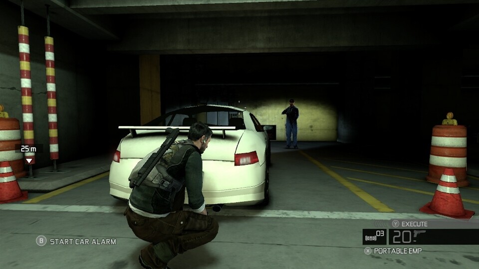 Splinter Cell: Conviction: Löst den Alarm eines Autos aus, um die Wache zu foppen und unentdeckt weitergehen zu können. 
