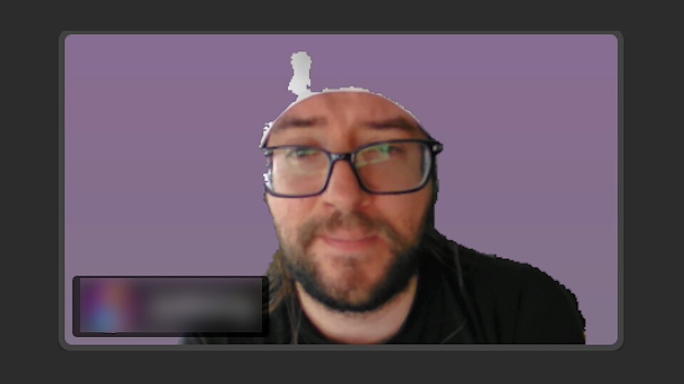 Der fokussierte Modus versucht euch vom Hintergrund herauszuschneiden, mit meiner Brille und weißen Mütze hatte die Kamera aber so ihre Probleme. Die Ränder sind außerdem stark ausgefranst.