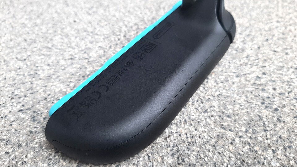 Die neuen Joy-Con haben an der Rückseite einen flacheren Verlauf, aber das hilft mir auch nicht wirklich beim Griff.