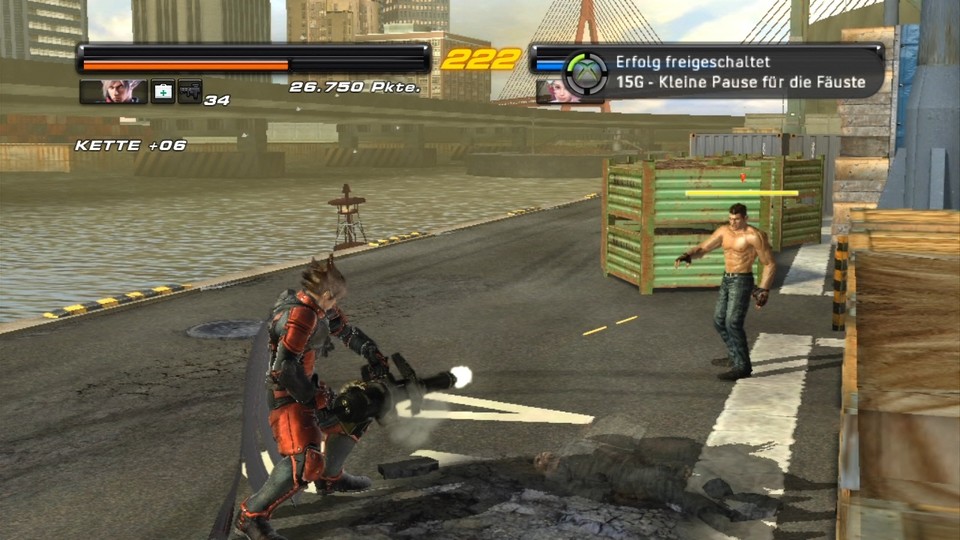 Tekken 6: In der Kampagne findet ihr auch Waffen, mit denen ihr eure Gegner durchsieben könnt. [360]