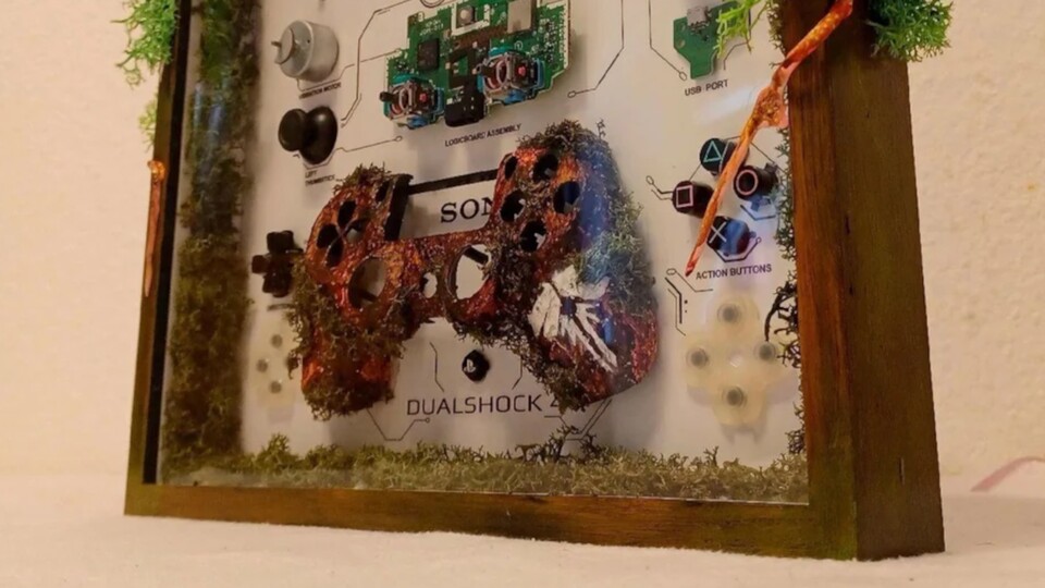 Diese Shadowbox ist aus einem kaputten PS4-Controller entstanden. Wenn kaputte Hardware doch immer solch kreative Einfälle wecken würde. (Bild: Reddit Safe-Hope-172)