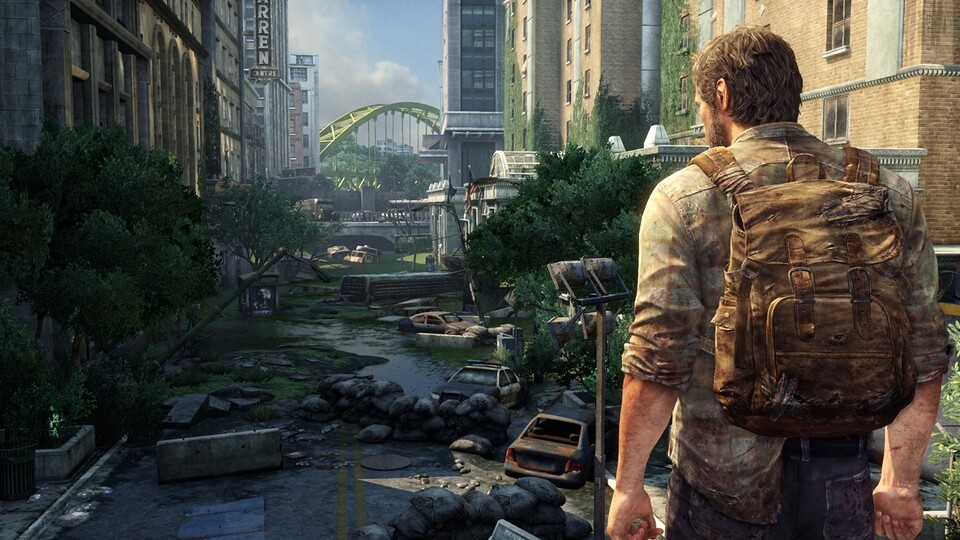 In The Last of Us sind einige Abschnitte überschwemmt, weshalb Joel auf Paletten zurückgreifen muss, da Ellie im ersten Teil nicht schwimmen kann. 